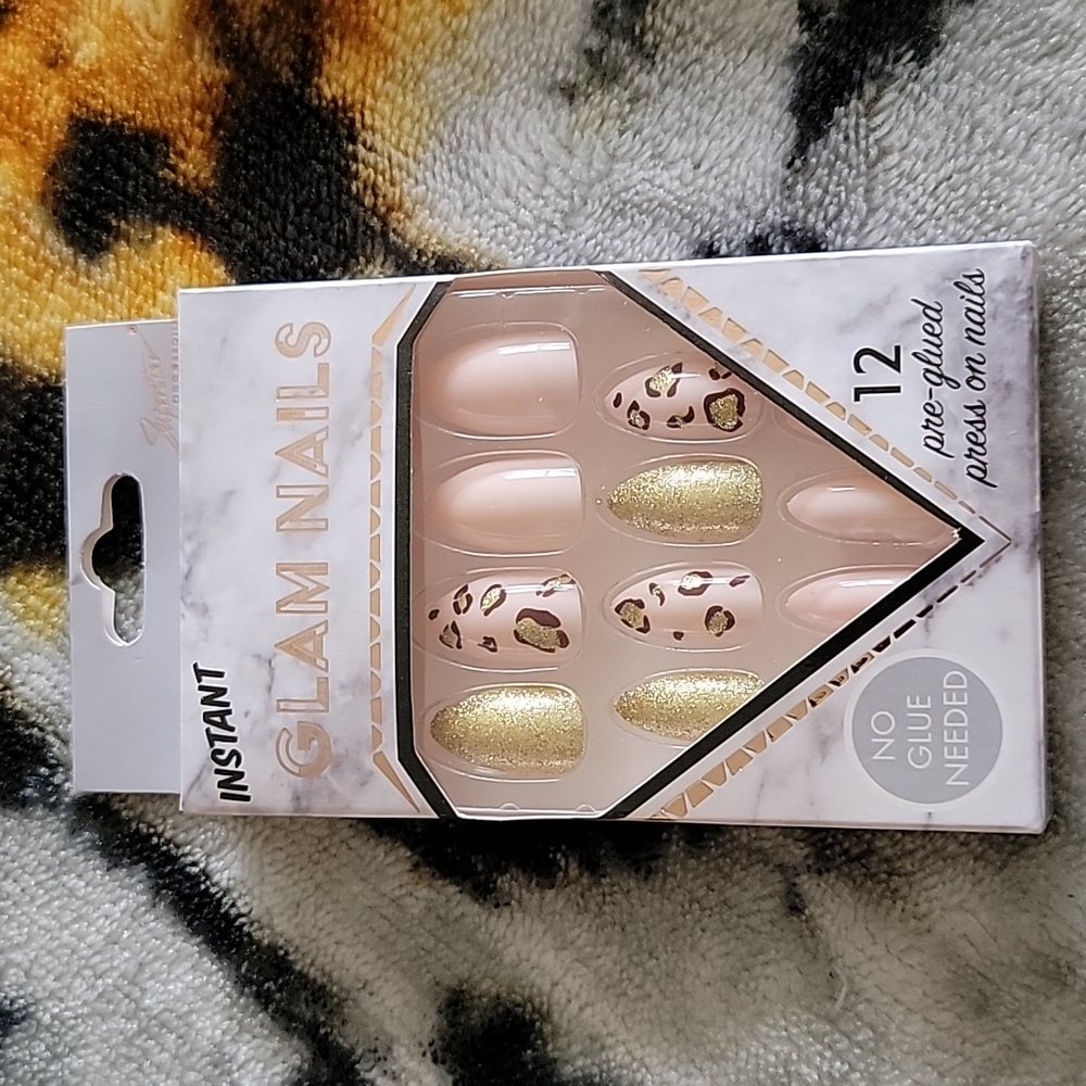 Leopard pre-glued Press On Nails.
